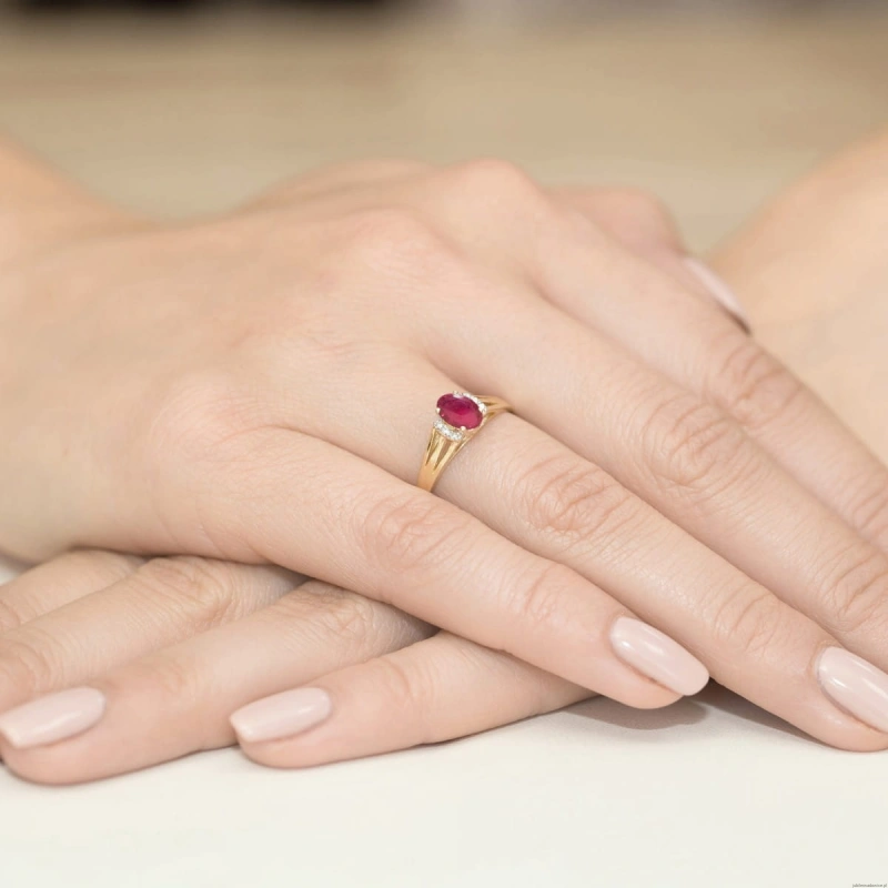 Pierścionek W0005 Rubin 0,60ct żółte złoto 375