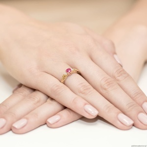 Pierścionek W0014 Rubin 0,60ct żółte złoto 375