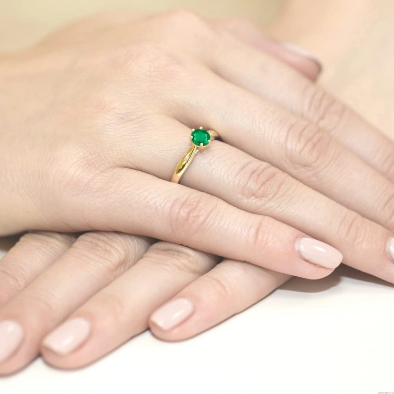 Pierścionek W0074 Szmaragd 0,50ct żółte złoto 375