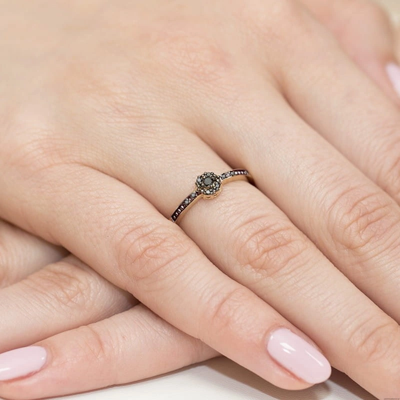 Pierścionek W0091 Czarny Diament 0,04ct żółte złoto 375