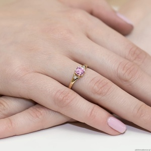 Pierścionek W0044 Różowy Topaz 0,65ct żółte złoto 375