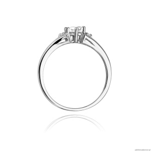 Pierścionek W0076 Biały Szafir 0,60ct białe złoto 375