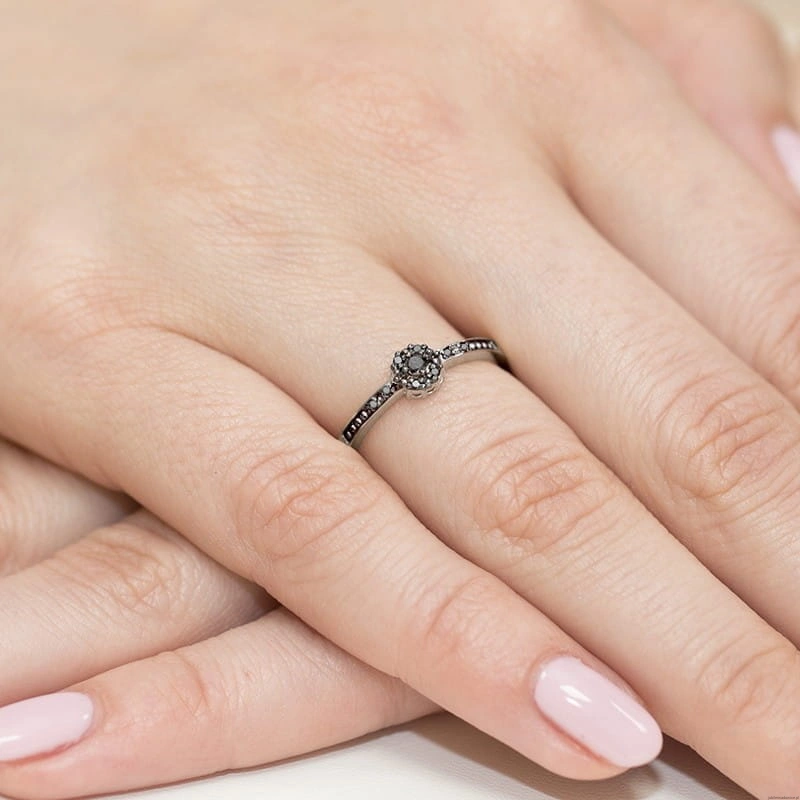 Pierścionek W0091 Czarny Diament 0,04ct białe złoto 375