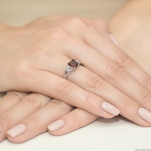 Pierścionek W0040B Granat 1,30ct białe złoto 375