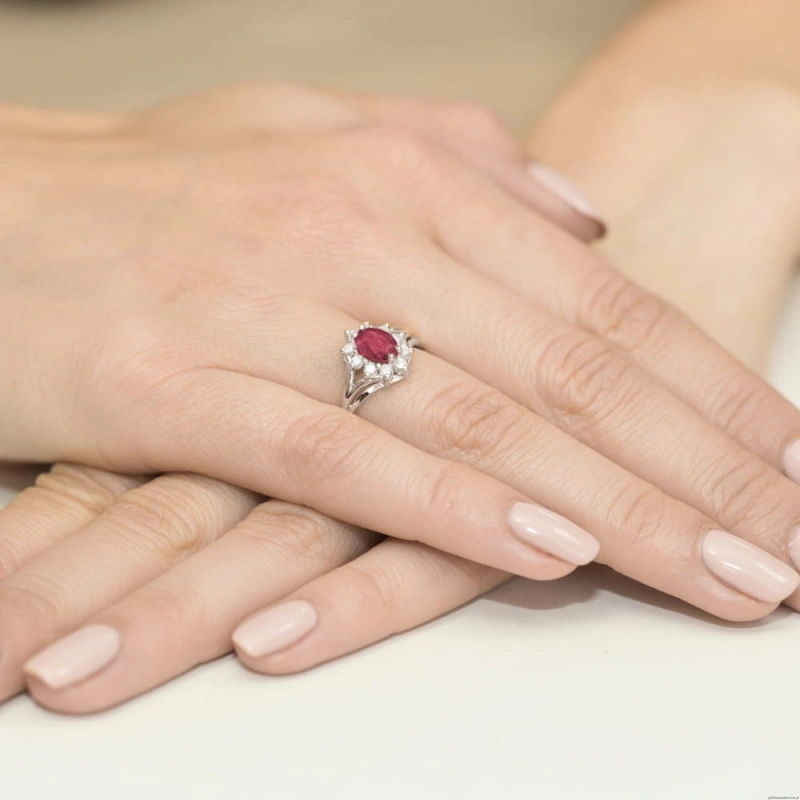 Pierścionek W0037 Rubin 1,00ct białe złoto 375