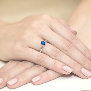 Pierścionek W0068 Szafir 0,70ct białe złoto 375