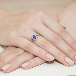 Pierścionek W0182 Szafir 0,90ct białe złoto 375