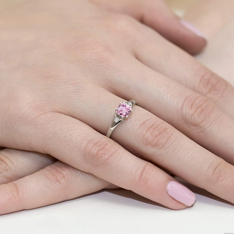 Pierścionek W0044 Różowy Topaz 0,65ct białe złoto 375