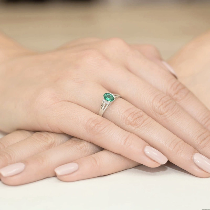 Pierścionek W0005 Szmaragd 0,40ct białe złoto 375