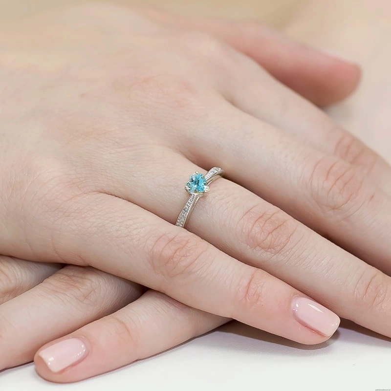 Pierścionek W0065 Topaz Swiss 0,50ct białe złoto 375
