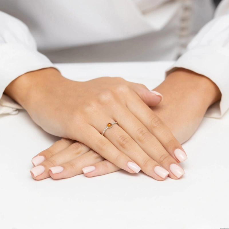 Pierścionek W0596 Żółty Turmalin 0,30ct białe złoto 375