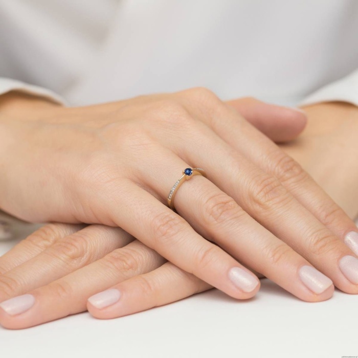 Pierścionek W0465 Szafir 0,15ct żółte złoto 375