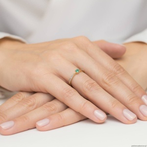 Pierścionek W0465 Szmaragd 0,15ct żółte złoto 375