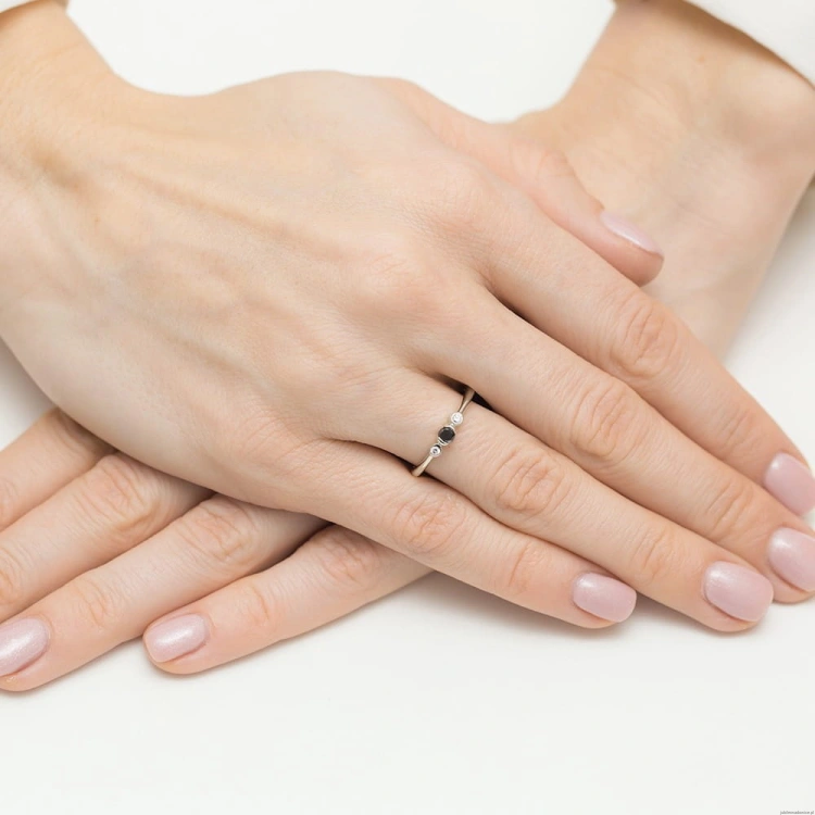 Pierścionek W0620 Czarny Diament 0,12ct białe złoto 375