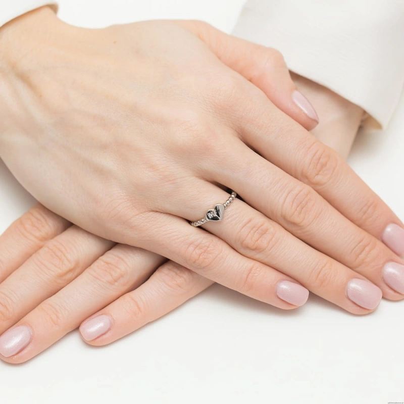 Pierścionek W0637 Diament 0,01ct białe złoto 375