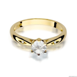 Pierścionek W0074 Biały Szafir 0,60ct żółte złoto 375