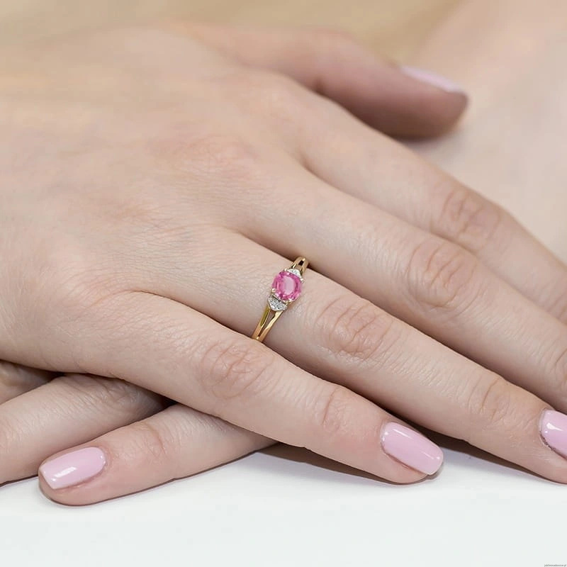 Pierścionek W0039 Różowy Topaz 0,65ct żółte złoto 375