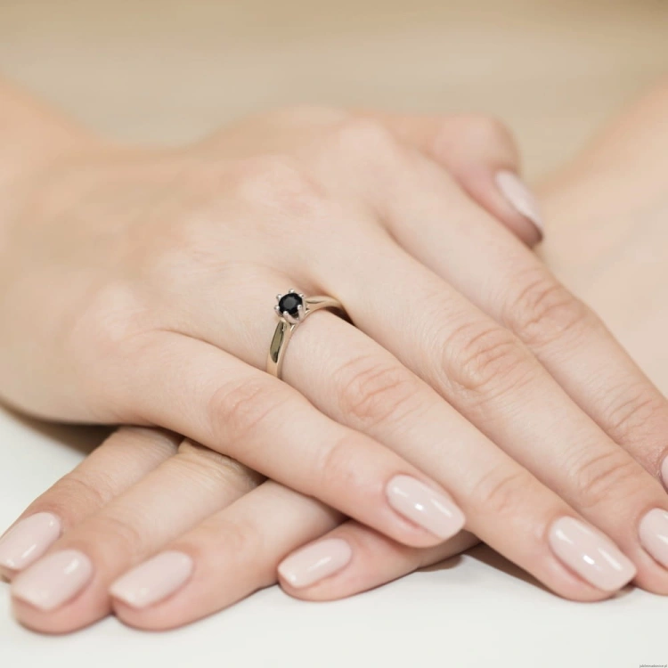 Pierścionek W0222B Czarny Diament 0,30ct białe złoto 375