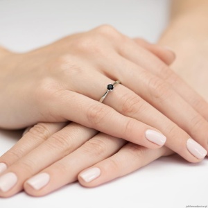 Pierścionek W0335 Czarny Diament 0,20ct białe złoto 375