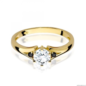 Pierścionek W0076 Biały Szafir 0,60ct żółte złoto 375 z czarnymi diamentami