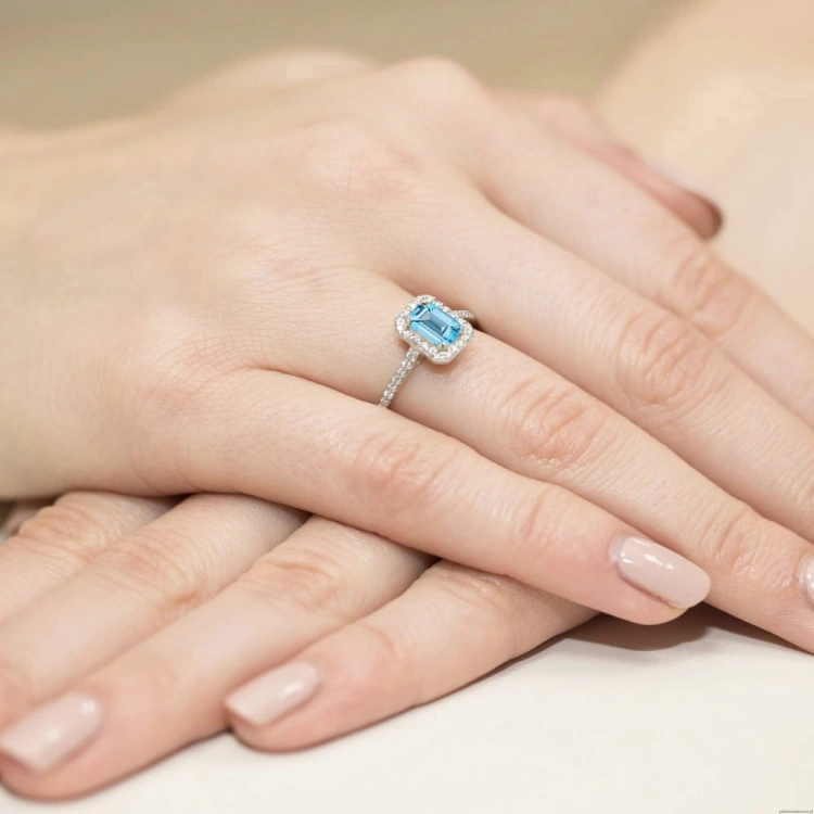 Pierścionek W0403 Topaz Swiss 0,65ct białe złoto 375