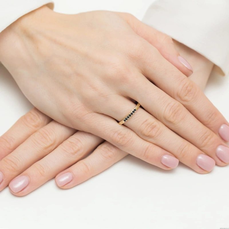 Pierścionek W0619 Czarny Diament 0,12ct żółte złoto 375