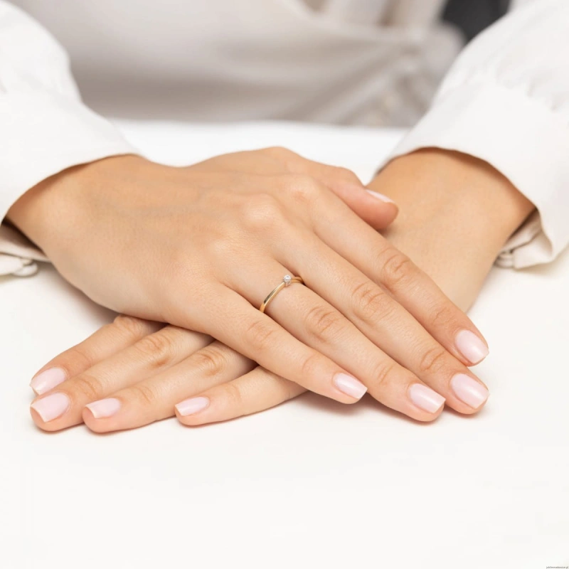 Pierścionek W0670 Diament 0,05ct żółte złoto 375