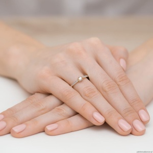 Pierścionek W0435 Diament Laboratoryjny 0,10ct żółte złoto 375