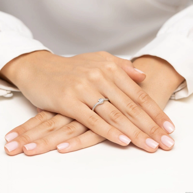 Pierścionek W0658 Diament 0,08ct białe złoto 375