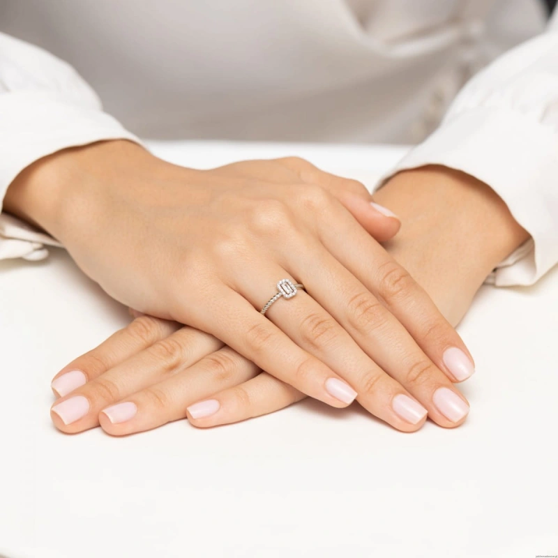 Pierścionek W0707 Diament 0,13ct białe złoto 375