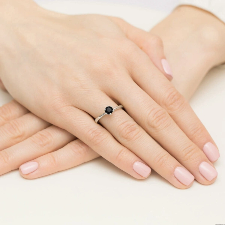Pierścionek W0563 czarny diament 0,50ct białe złoto 375