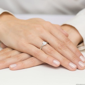 Pierścionek W0002 Diament Laboratoryjny 0,60ct białe złoto 375