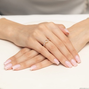 Pierścionek W0686 z diamentami żółte złoto 375