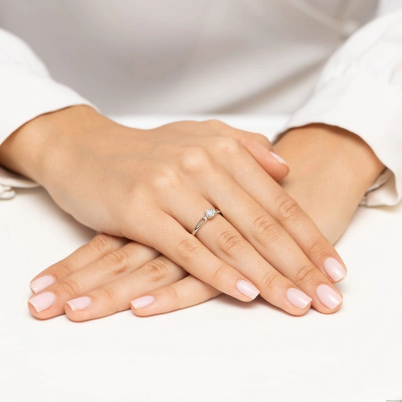 Pierścionek W0708 Diament 0,08ct białe złoto 375
