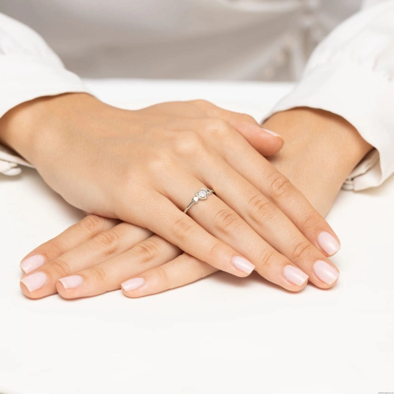 Pierścionek W0709 Diament 0,01ct białe złoto 375