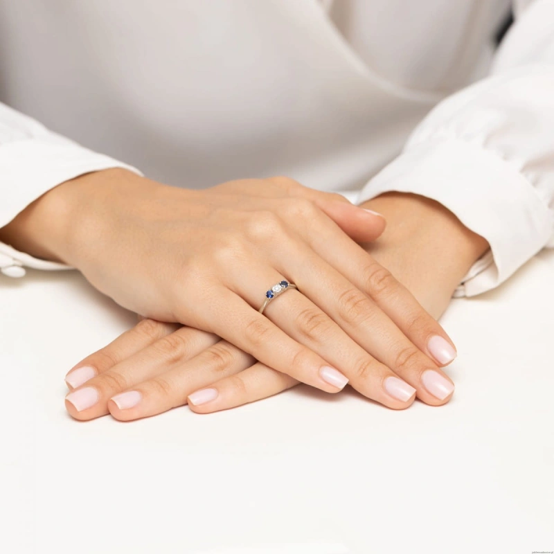 Pierścionek W0711 Diament 0,03ct białe złoto 375