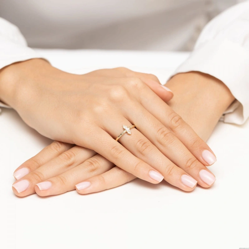 Pierścionek W0713 Diament 0,13ct żółte złoto 375