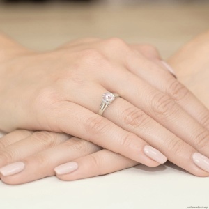 Pierścionek W0005 Diament laboratoryjny 0,40ct białe złoto 375