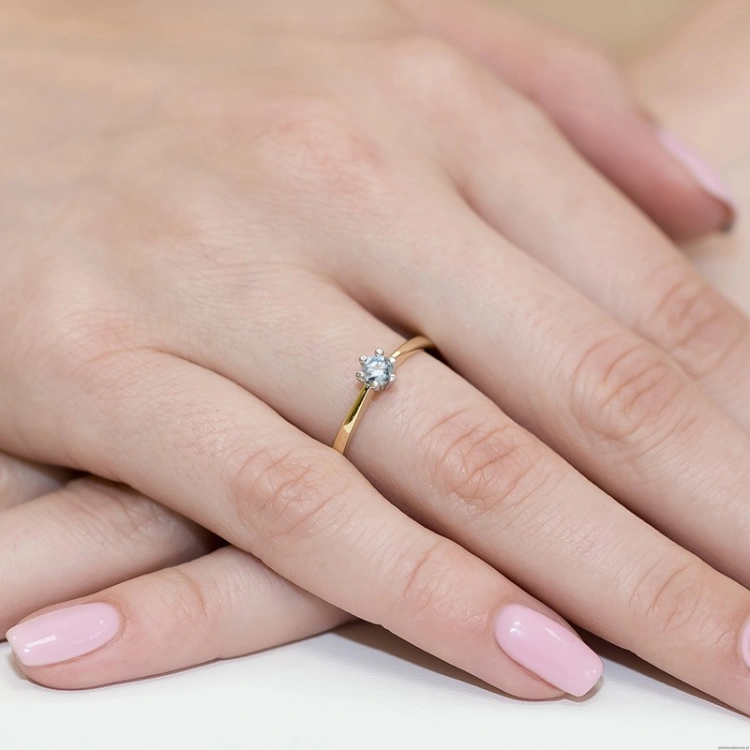 Pierścionek W0256 Diament Laboratoryjny niebieski 015ct żółte złoto