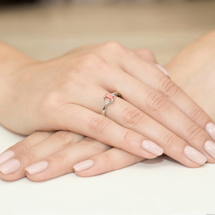 Pierścionek W0002 Diament Laboratoryjny różowy 0,50ct białe złoto 375