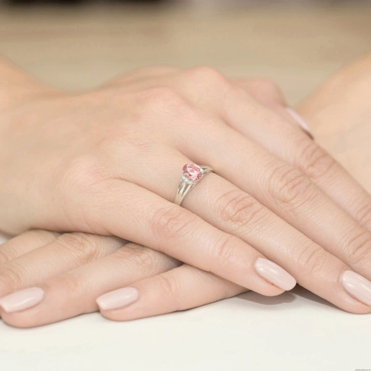 Pierścionek W0005 Diament Laboratoryjny różowy 0,50ct białe złoto 375