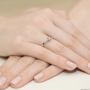 Pierścionek W0399 Diament Laboratoryjny różowy 0.15ct żółte złoto 375