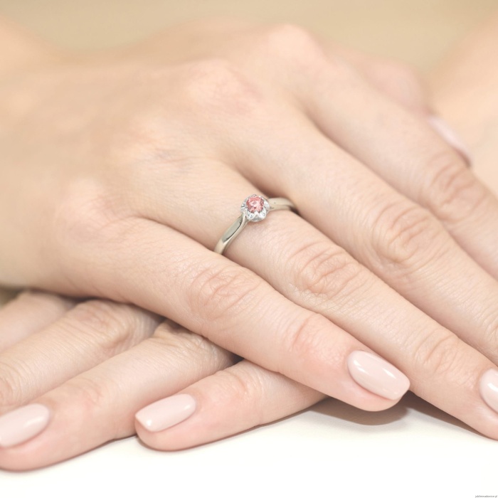 Pierścionek W0062 Diament Laboratoryjny różowy 0,15ct białe złoto 375