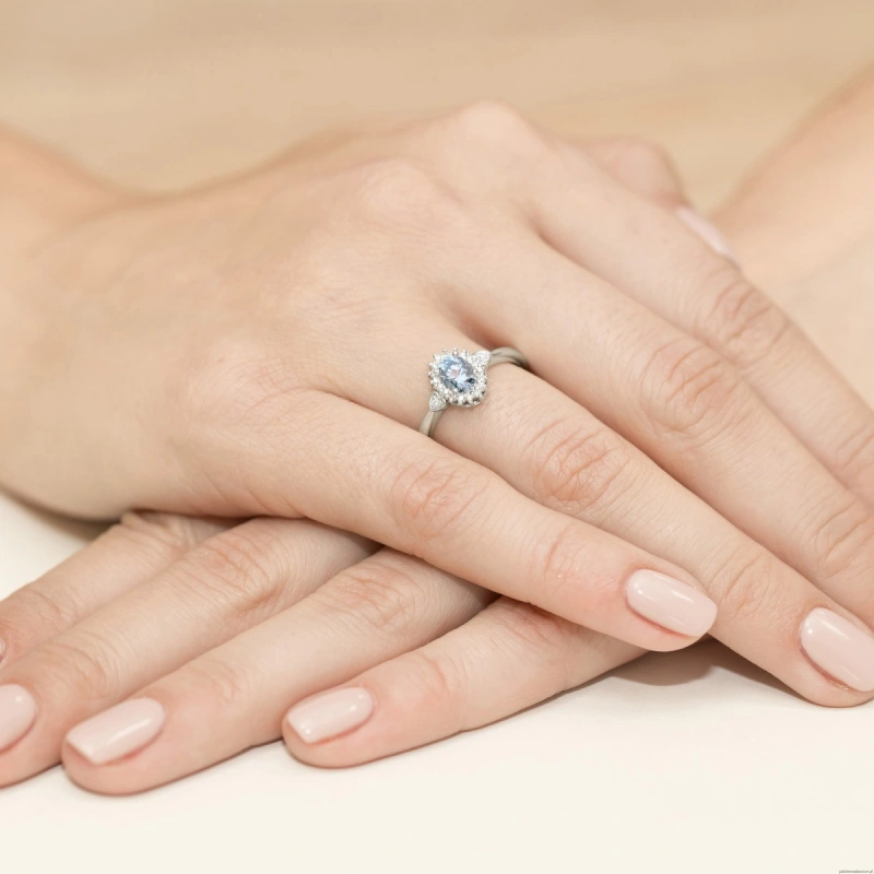 Pierścionek W0312 Diament laboratoryjny niebieski 0,50ct białe złoto