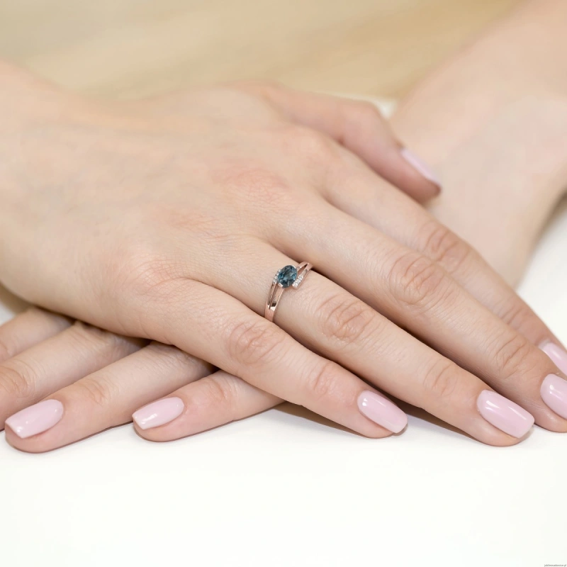 Pierścionek W0119 Topaz London Blue 0,50ct złoto różowe 375