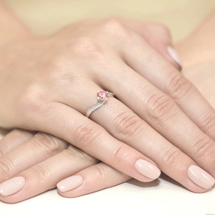 Pierścionek W0084 Diament Laboratoryjny różowy 0,50ct białe złoto 375