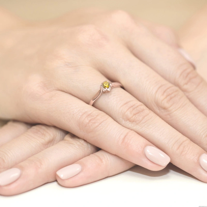 Pierścionek W0062 Diament Laboratoryjny żółty 0,15ct różowe złoto