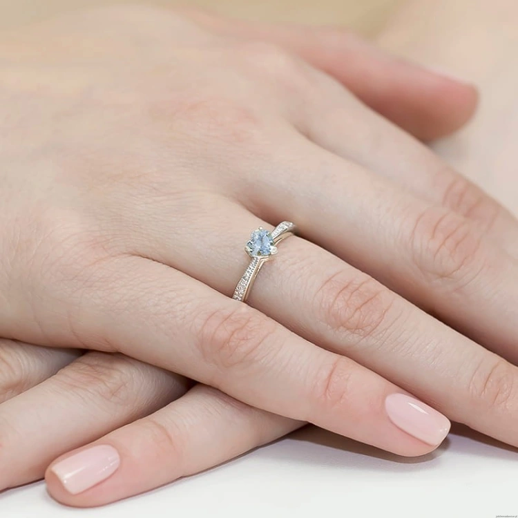 Pierścionek W0065 Diament Laboratoryjny niebieski 0,50ct białe złoto 375