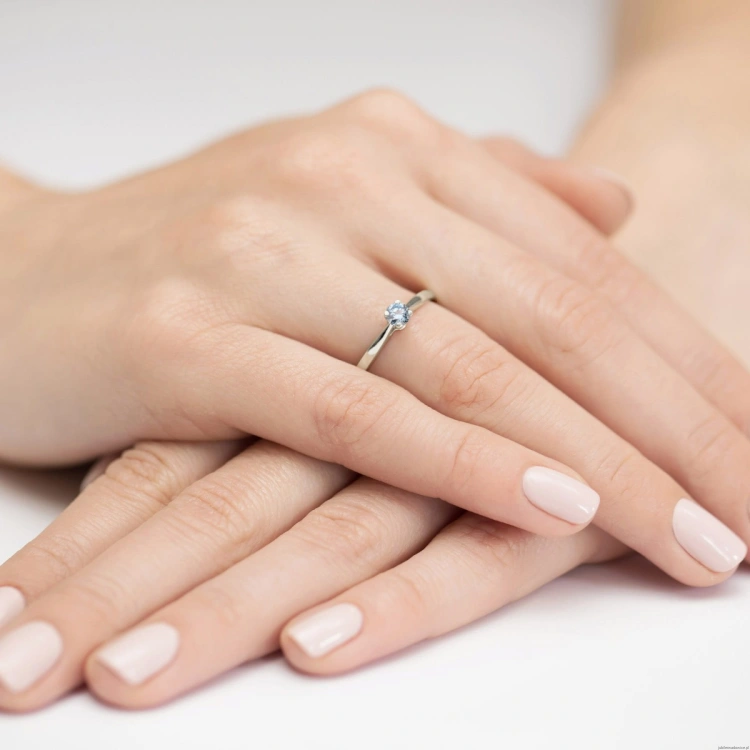 Pierścionek W0335 Diament Laboratoryjny niebieski 0,15ct białe złoto
